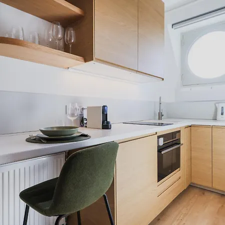 Studio For 2 With Eiffel Tower View *
