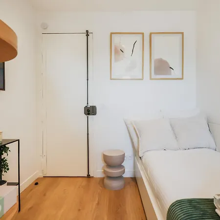 Studio For 2 With Eiffel Tower View